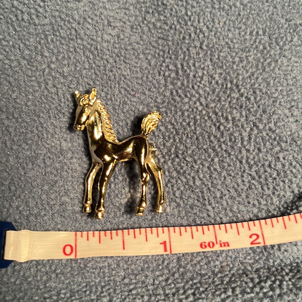 2 brooches. Teddy Bear and horse. Gold tone - Picture 8 of 8